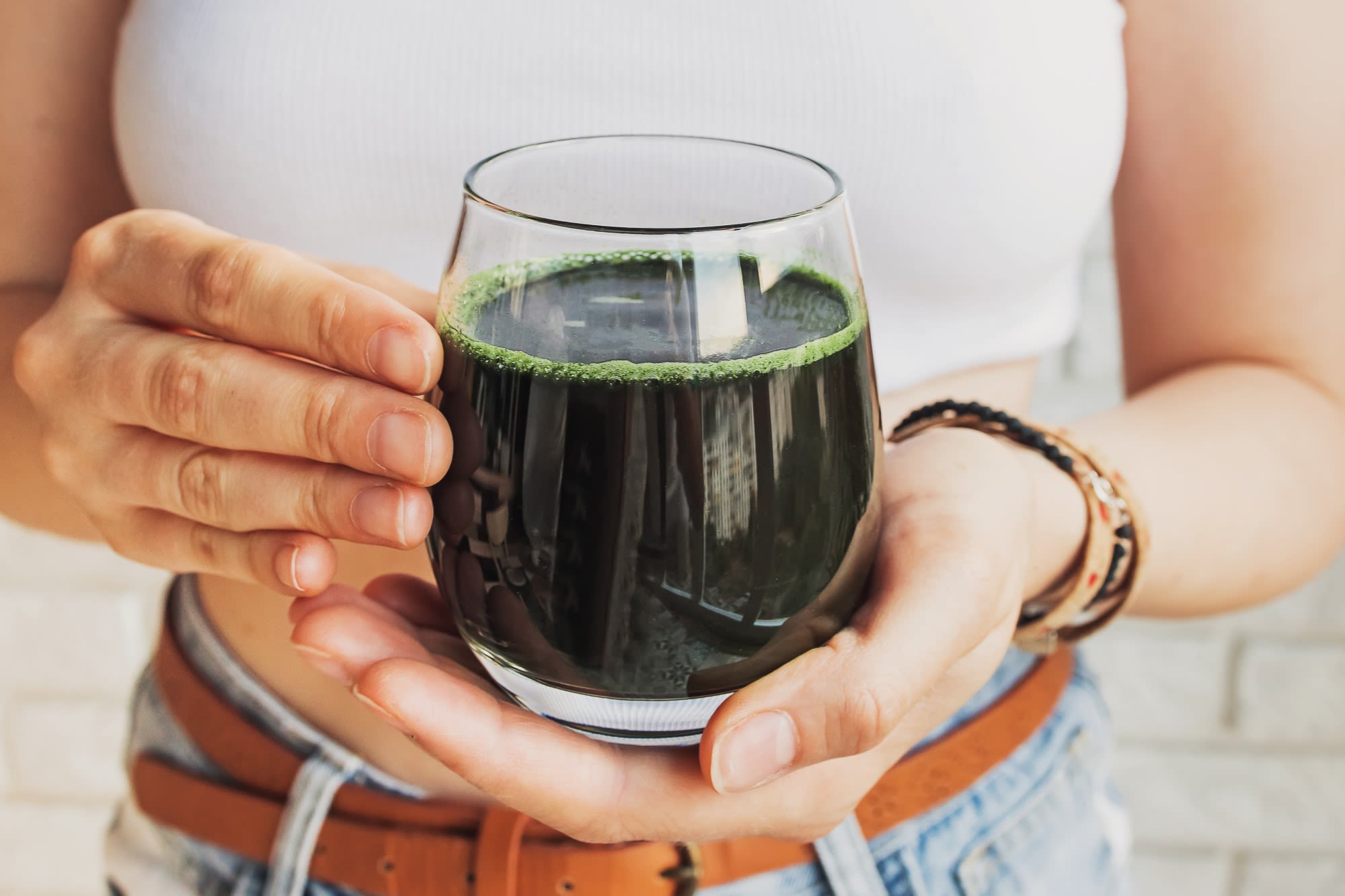 Curele de detoxifiere dăunează ficatului. Ce obiceiuri îl afectează cu adevărat