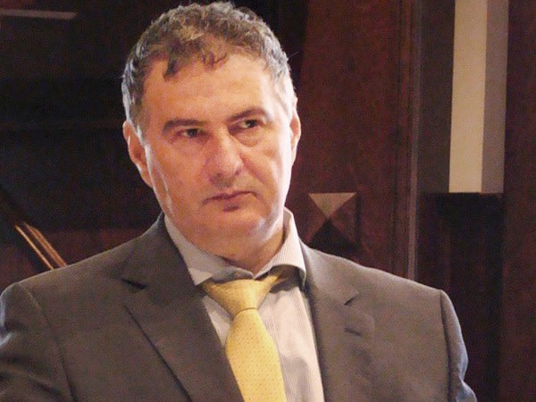 Specialist în securitate cibernetică monitorizând sisteme digitale europene Specialist în securitate cibernetică monitorizând sisteme digitale europene