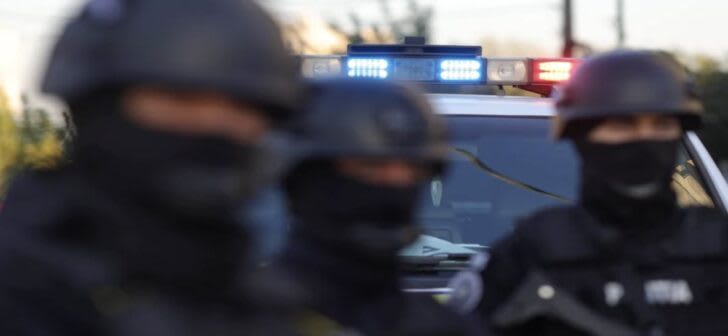 Polițiști negocieri cu suspectul în Uricani, județul Hunedoara Polițiști negocieri cu suspectul în Uricani, județul Hunedoara