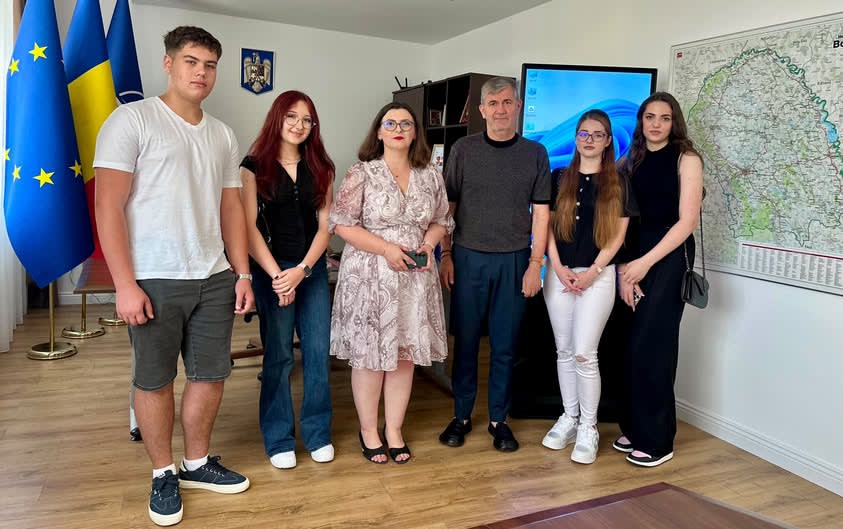 Elevii din Botoșani, invitați să descopere administrația publică: Programul «Administrație Deschisă Tinerilor» continuă Elevii din Botoșani, invitați să descopere administrația publică: Programul «Administrație Deschisă Tinerilor» continuă