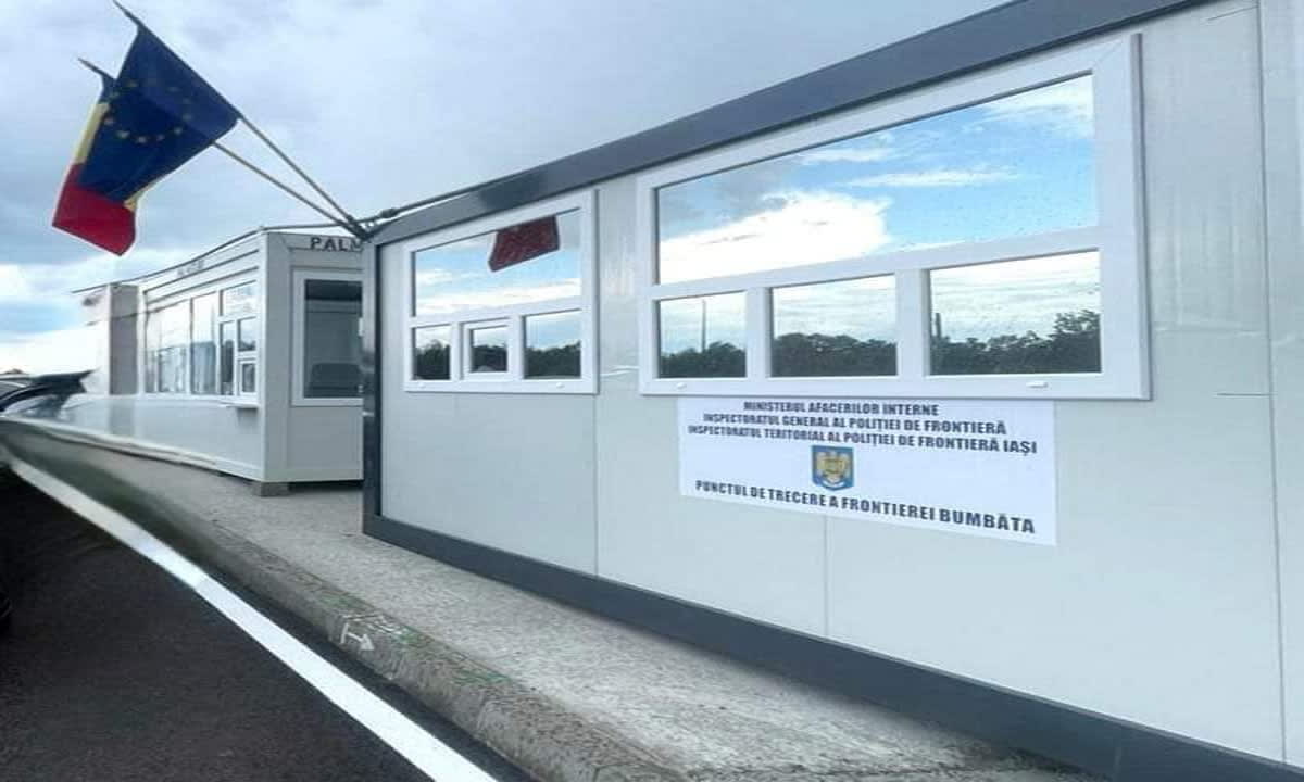 Polițiștii de frontieră au oprit un autoturism cu plăcuțe retrase la PTF Bumbăta