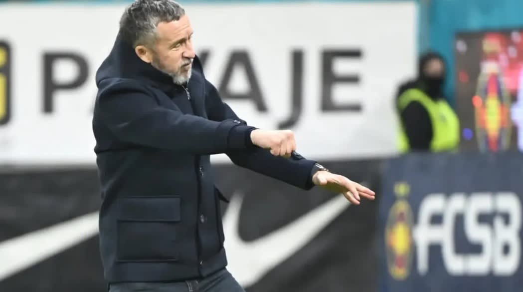 Mihai Stoica și Ciprian Marica în discuție tensionată pe stadion Mihai Stoica și Ciprian Marica în discuție tensionată pe stadion