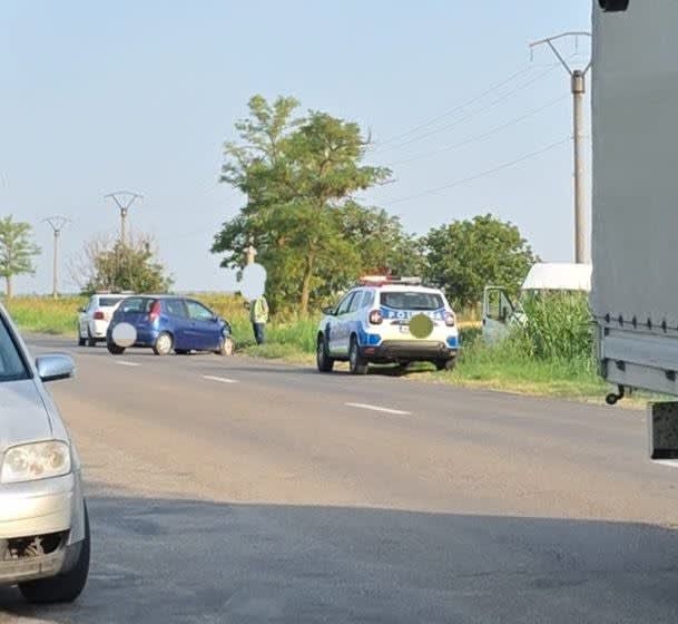 Accident rutier între autoutilitară și autoturism pe DN 23 în Vrancea Accident rutier între autoutilitară și autoturism pe DN 23 în Vrancea