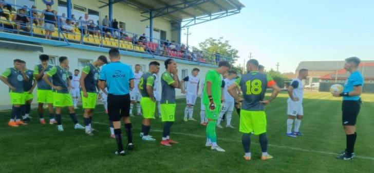 Jucători de fotbal Timișul Șag sărbătorind victoria Jucători de fotbal Timișul Șag sărbătorind victoria