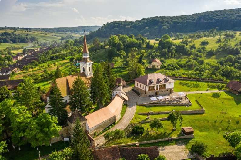 Participanți la festivalul Haferland în satul Criț, cu scene de concerte și ateliere tradiționale Participanți la festivalul Haferland în satul Criț, cu scene de concerte și ateliere tradiționale