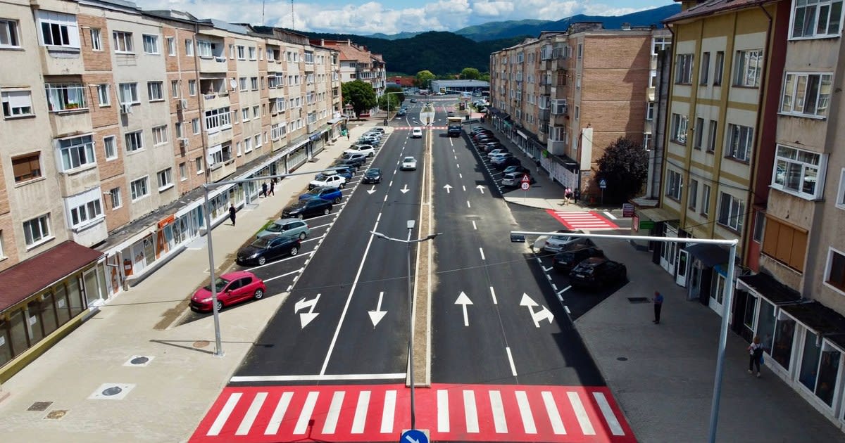 Proiectele de modernizare a orașelor românești reduc spațiile verzi și oferă mai puțină umbră