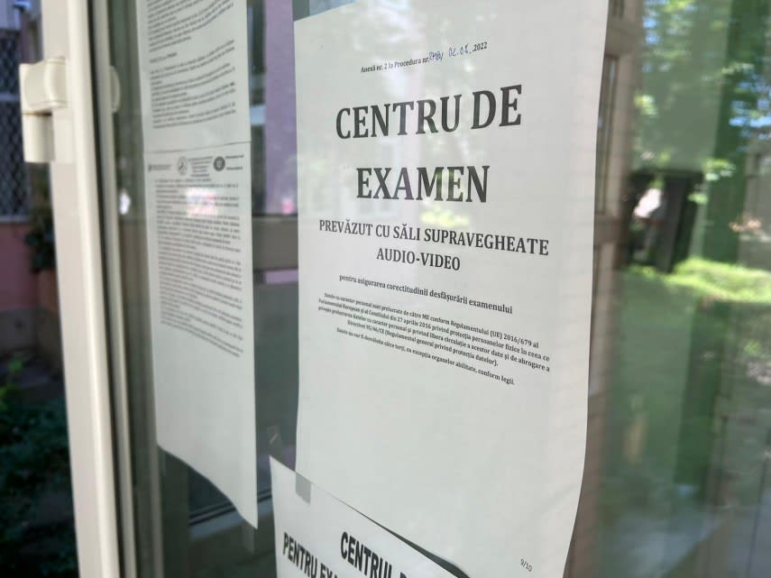 Elevi susținând proba de competențe digitale la Bacalaureat 2026 Elevi susținând proba de competențe digitale la Bacalaureat 2026