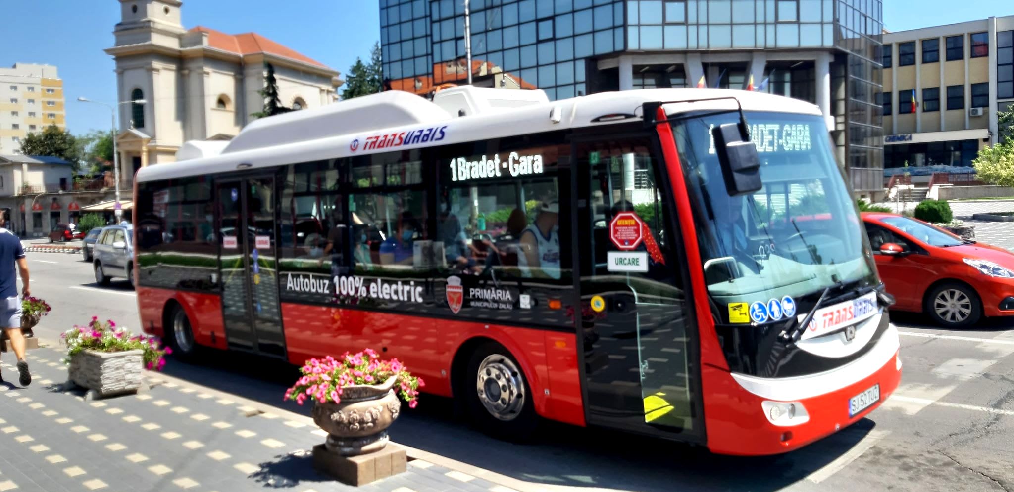 Autobuz pe traseu deviat, strada Maxim Gorki, România Autobuz pe traseu deviat, strada Maxim Gorki, România