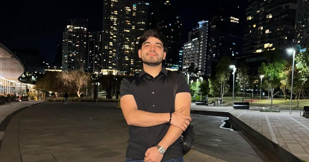 César Gastelum, influencer mexican, în timpul unei transmisiuni live pe TikTok César Gastelum, influencer mexican, în timpul unei transmisiuni live pe TikTok
