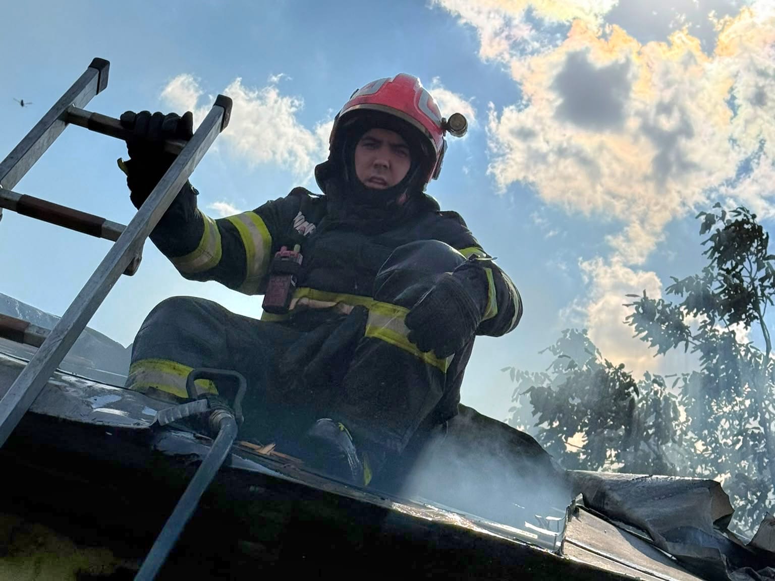 Pompieri în acțiune stingând un incendiu de vegetație în Teleorman Pompieri în acțiune stingând un incendiu de vegetație în Teleorman