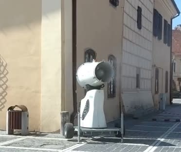 Primăria Brașov a instalat un tun de răcorire cu apă în centrul orașului