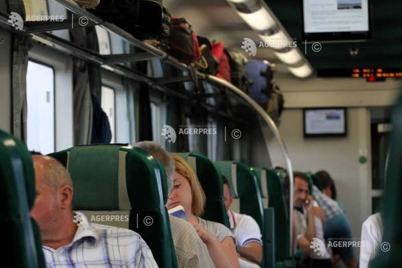 Locomotivă defectă în stația CF Drăgănești Olt, trenuri oprite temporar Locomotivă defectă în stația CF Drăgănești Olt, trenuri oprite temporar