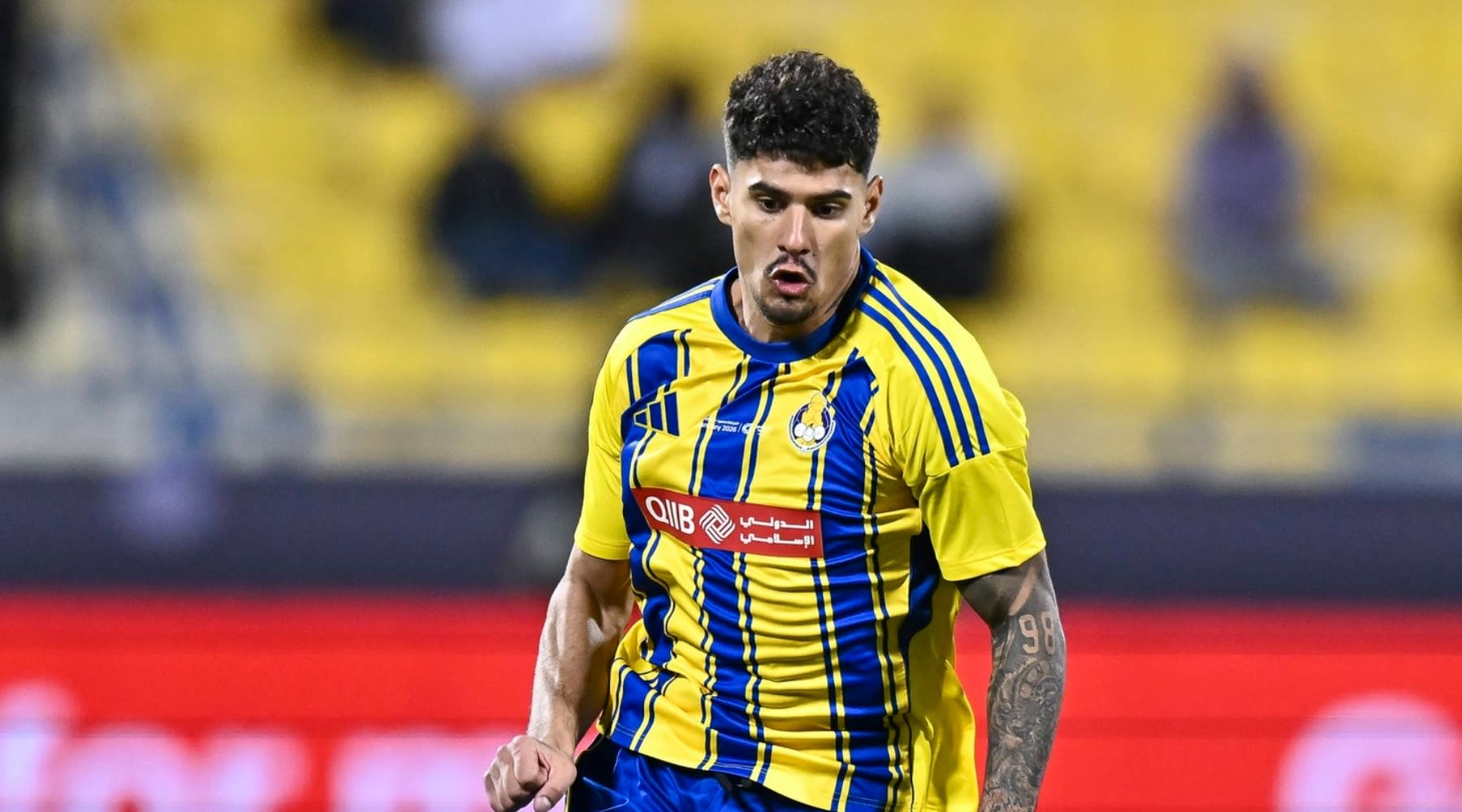 Florinel Coman în acțiune pe terenul de fotbal Florinel Coman în acțiune pe terenul de fotbal