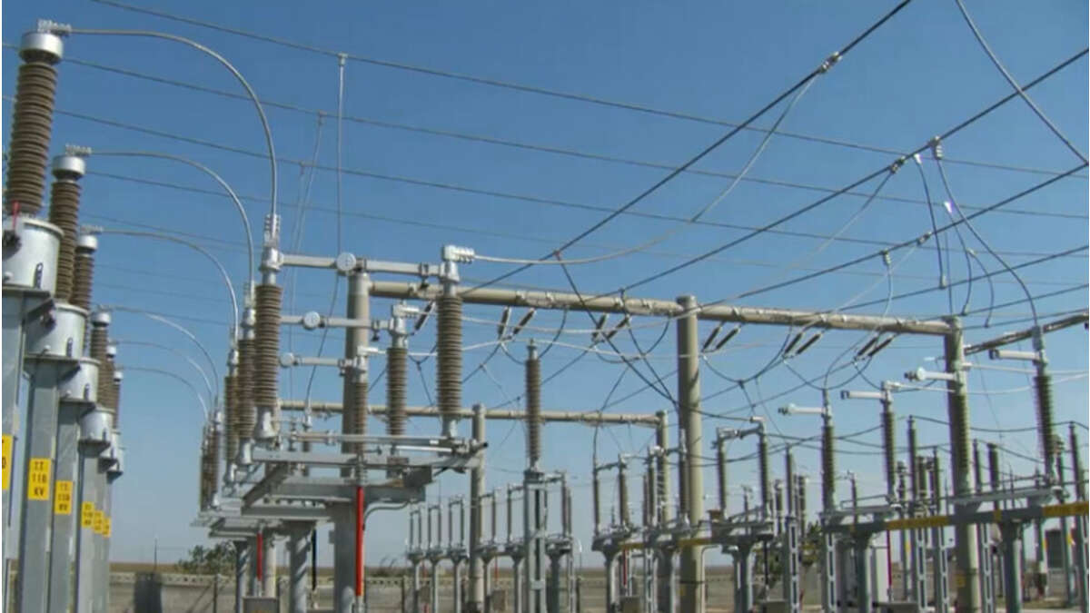Ilie Bolojan în ședința de Guvern, discuții despre restricții energetice Ilie Bolojan în ședința de Guvern, discuții despre restricții energetice