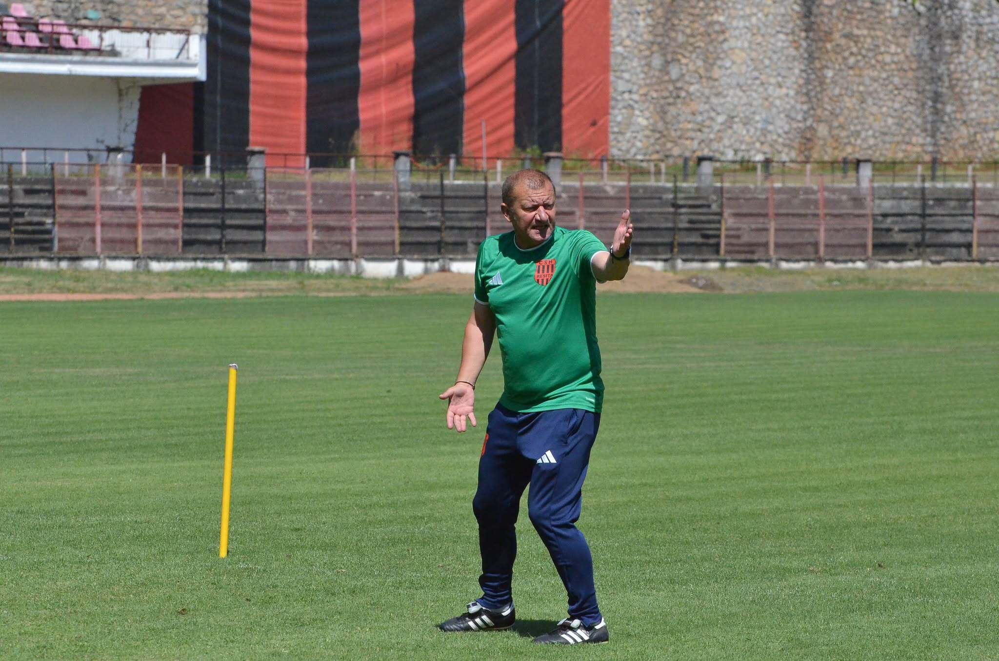 Antrenament de fotbal al echipei CSM Reșița în pregătire pentru meciul cu Olimpia Satu Mare Antrenament de fotbal al echipei CSM Reșița în pregătire pentru meciul cu Olimpia Satu Mare