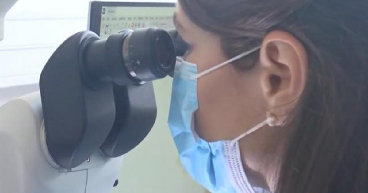 Laborator de cercetare cu echipamente biotehnologice și virusuri în laborator Laborator de cercetare cu echipamente biotehnologice și virusuri în laborator