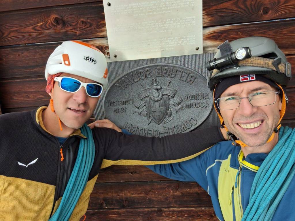 Salvamontiști din Poiana Brașov pe vârful Matterhorn Salvamontiști din Poiana Brașov pe vârful Matterhorn