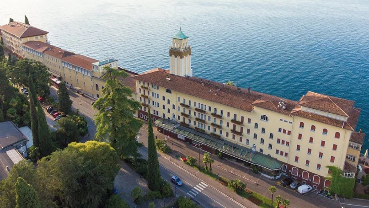 Frații Pavăl investesc peste 60 milioane de euro pentru renovarea Grand Hotel Gardone, deschiderea în 2027 sub brandul Hilton