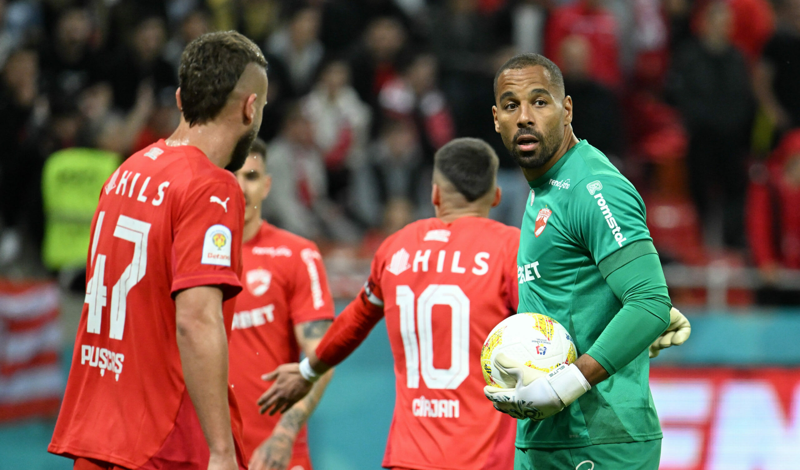 Devis Epassy, fost titular la Dinamo, ratează transferul după operație la genunchi