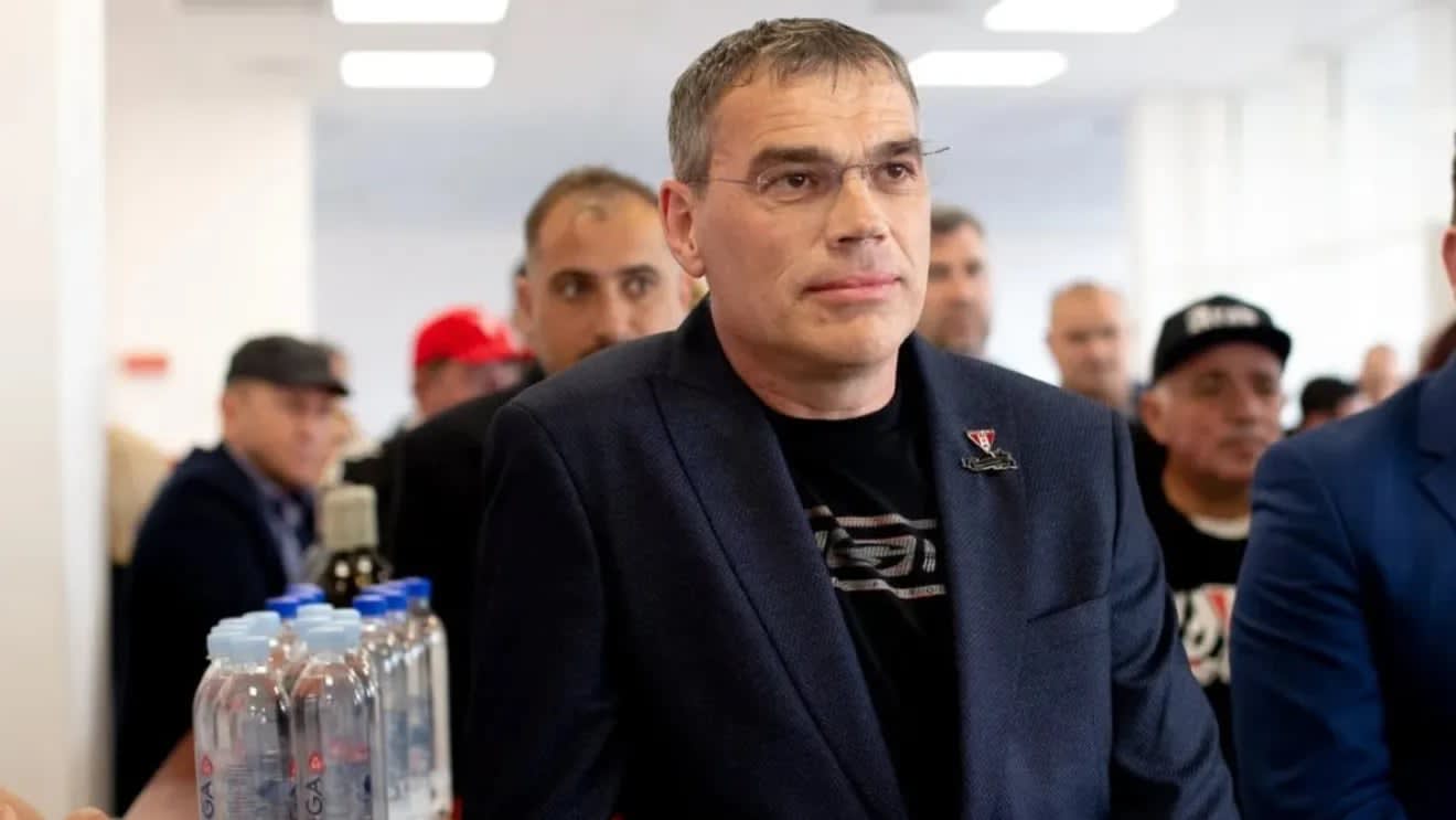 Alexandru Meszar, conducătorul UTA Arad, în discuție cu presa Alexandru Meszar, conducătorul UTA Arad, în discuție cu presa