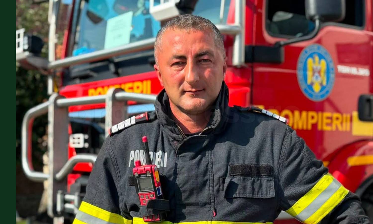 Pompier din Argeș intervenind în timpul liber pentru stingerea unui incendiu Pompier din Argeș intervenind în timpul liber pentru stingerea unui incendiu