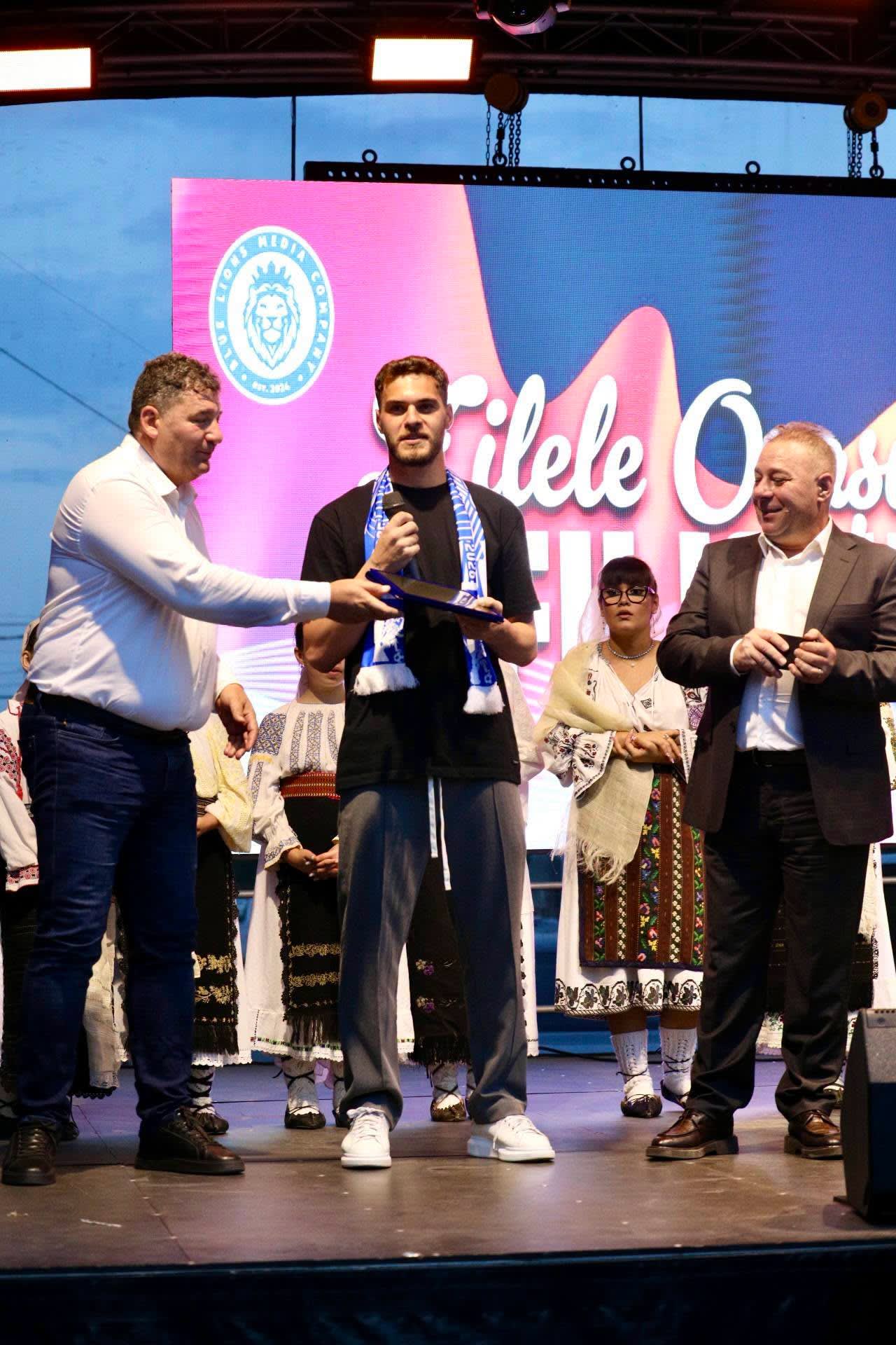 Iulian-Laurențiu Popescu primind titlul de Cetățean de Onoare Iulian-Laurențiu Popescu primind titlul de Cetățean de Onoare
