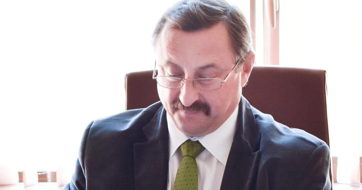 Dan Cașcaval, senator PSD, discutând despre politica actuală Dan Cașcaval, senator PSD, discutând despre politica actuală