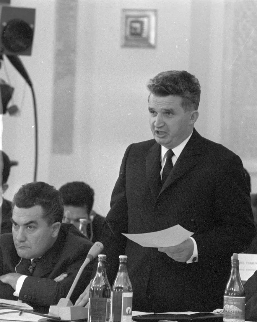 Cum producea Ceaușescu valută pentru plata datoriei externe: Securitatea inventa rude pentru românii decedați în străinătate
