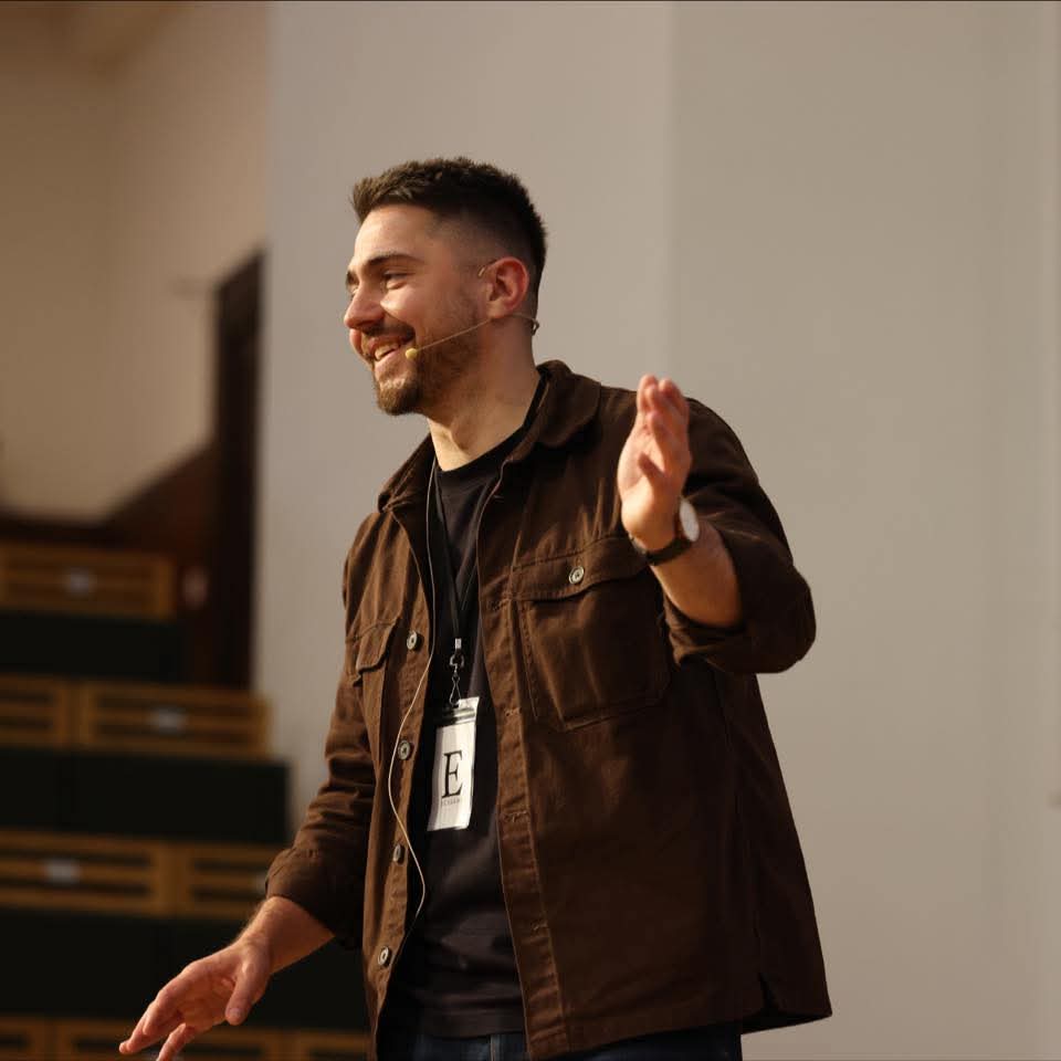 Criminolog Dan Gabriel Rusu explicând motivele comportamentului violent Criminolog Dan Gabriel Rusu explicând motivele comportamentului violent