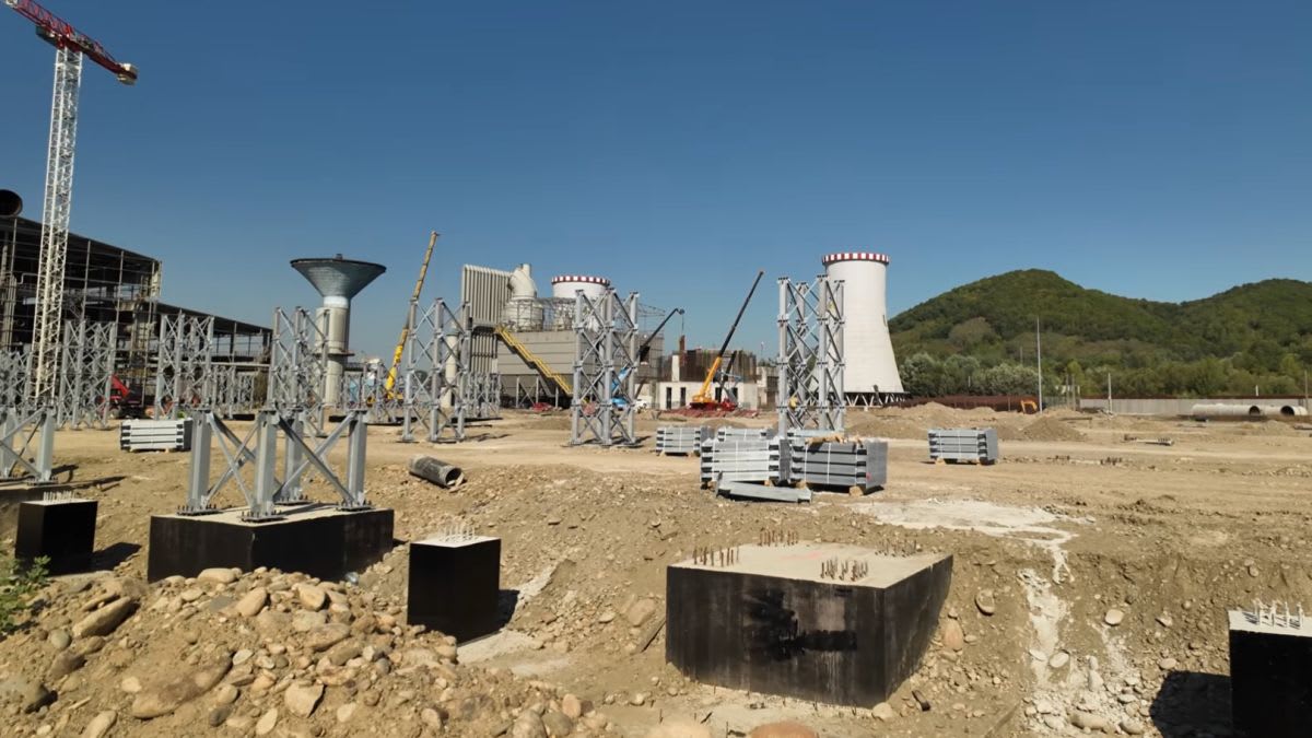 Lucrări de infrastructură la combinatul Oțelul Roșu, șantier activ Lucrări de infrastructură la combinatul Oțelul Roșu, șantier activ