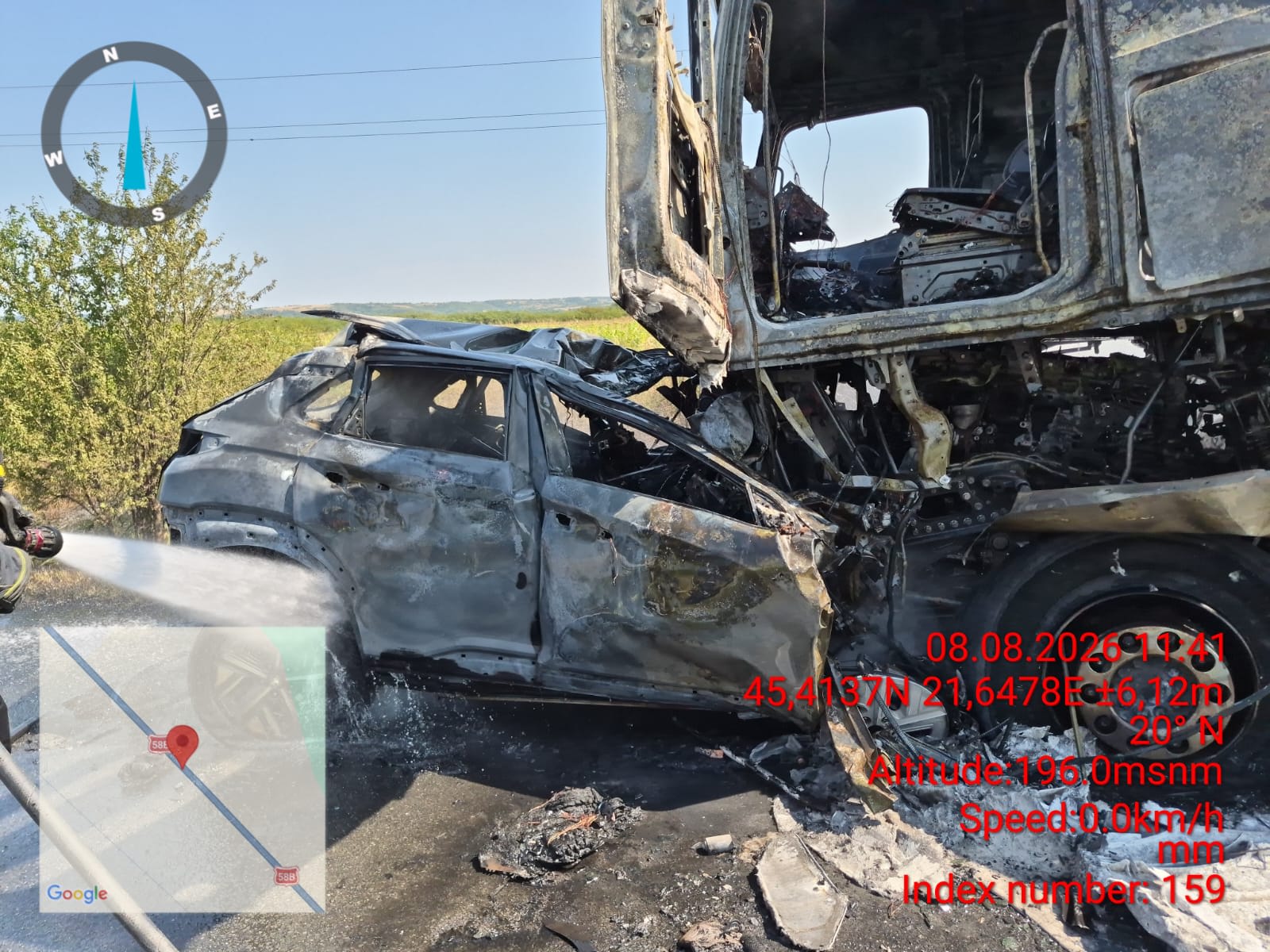 Mașină și TIR avariate în urma accidentului de pe DN 58B Mașină și TIR avariate în urma accidentului de pe DN 58B