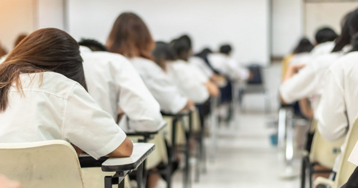 Elevi susținând examenul de Bacalaureat în Dolj Elevi susținând examenul de Bacalaureat în Dolj