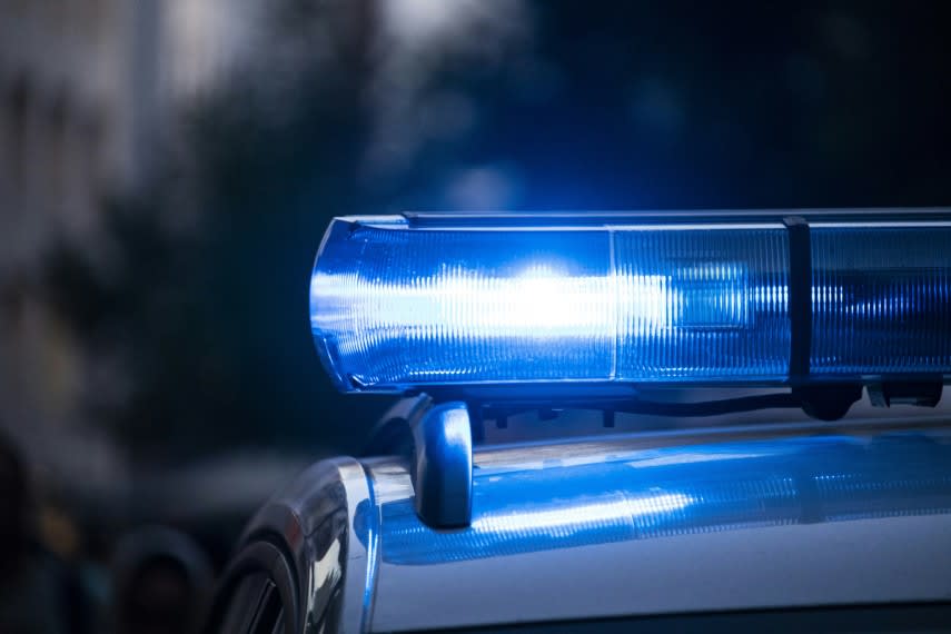 Polițiști olandezi arestând suspect în Rotterdam Polițiști olandezi arestând suspect în Rotterdam