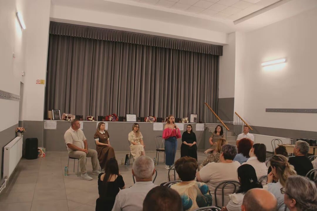 Ioana-Nicoleta Cocari la lansarea cărții Ioana-Nicoleta Cocari la lansarea cărții