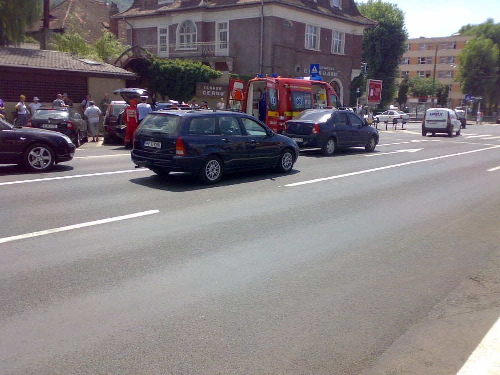 Accident rutier în zona Ceasu Rău din Brașov: o persoană a rămas încarcerată
