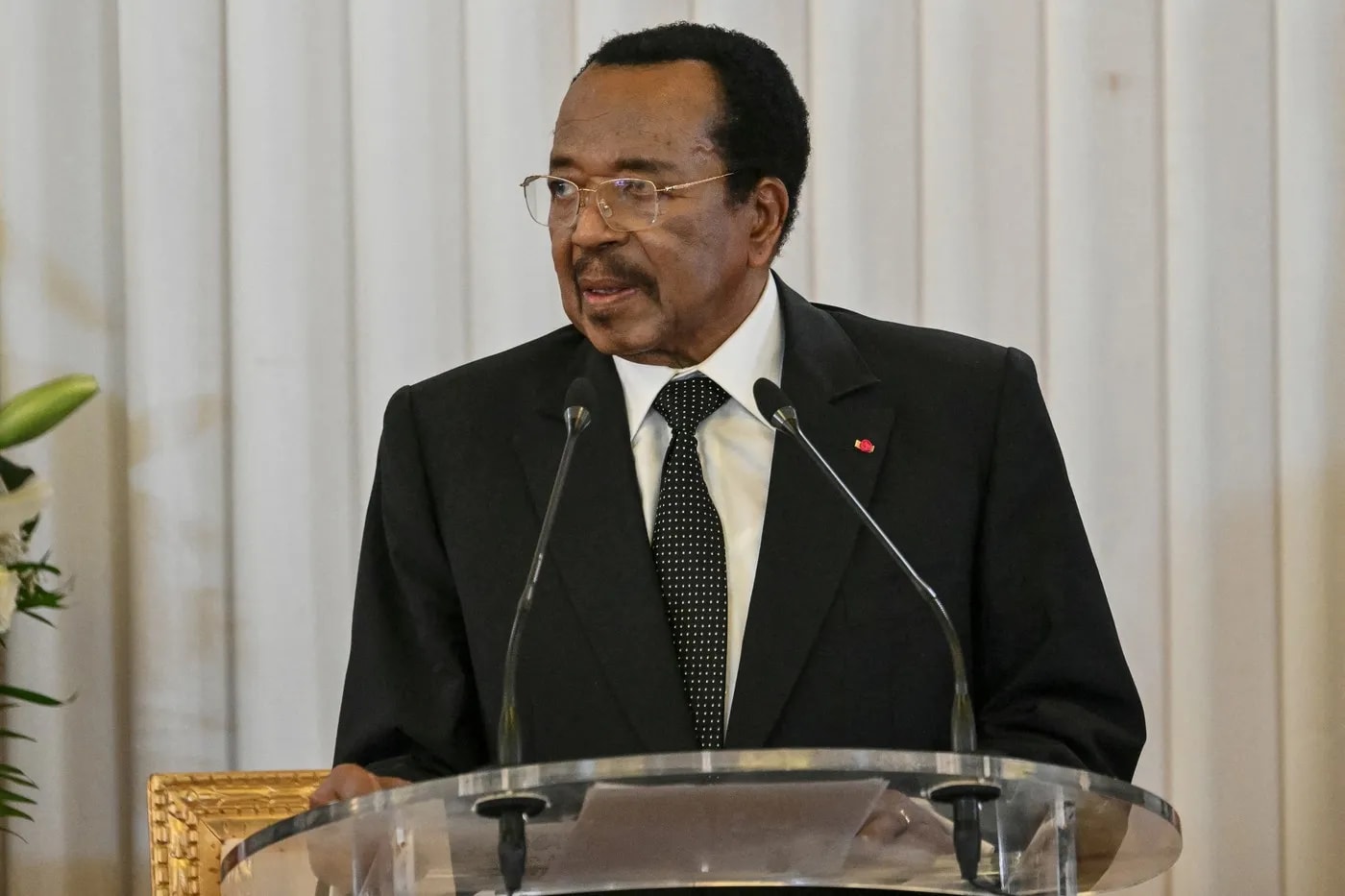 Paul Biya, președintele Camerunului, a plecat în vacanță de două luni și nu s-a mai întors