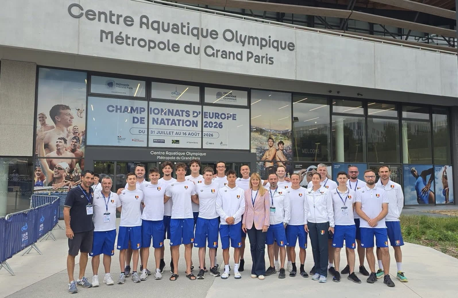 Înotător român în bazin la Europenele de la Paris Înotător român în bazin la Europenele de la Paris