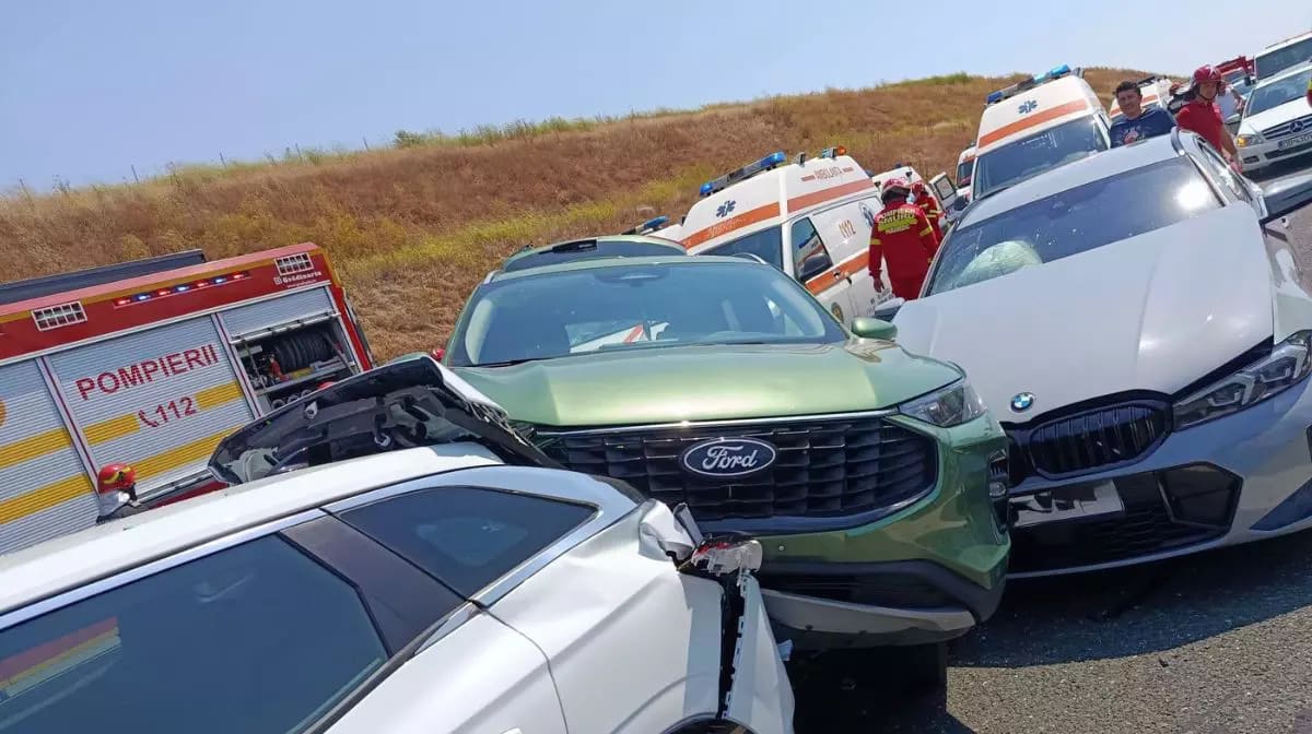 Mașini avariate pe autostrada A2 după accident Mașini avariate pe autostrada A2 după accident