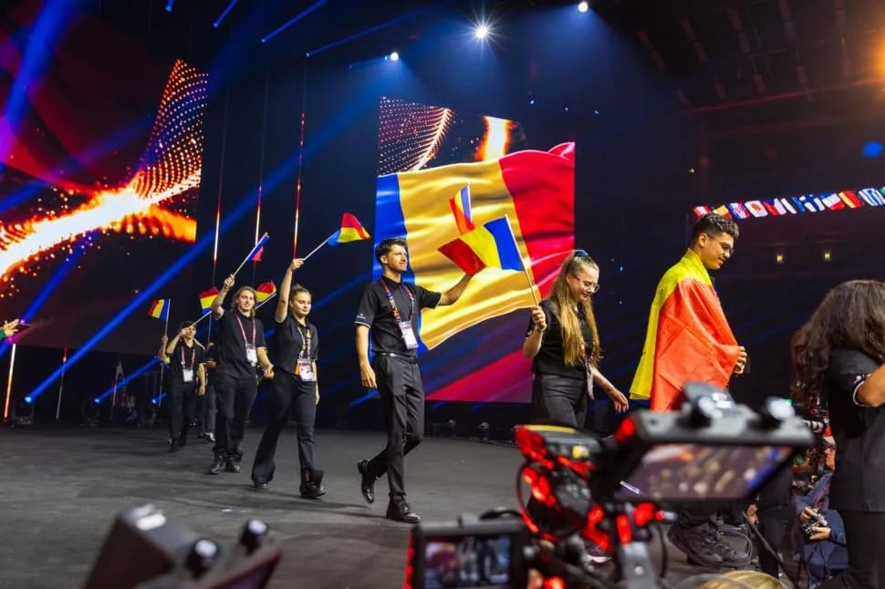 Elevi buzoieni participând la competiție de meserii în China Elevi buzoieni participând la competiție de meserii în China
