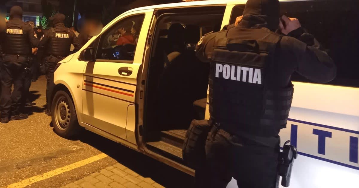 Un procuror reținut după ce a intrat cu pistolul într-o discotecă din Hunedoara