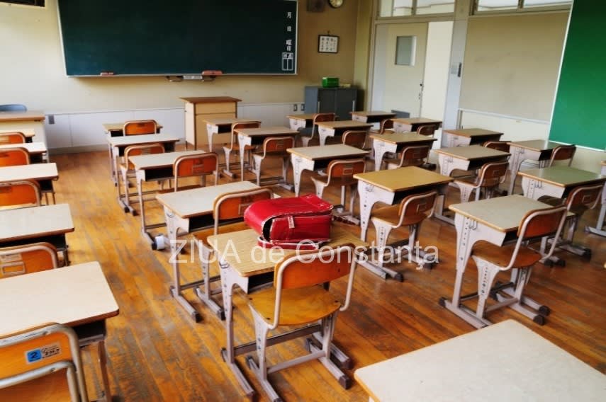 Elevi susținând proba de limba română la bacalaureat în Constanța Elevi susținând proba de limba română la bacalaureat în Constanța