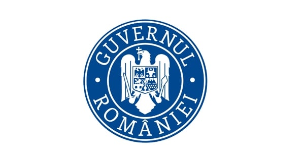 Echipa de muncitori dragând albia Dunării în zona critică Echipa de muncitori dragând albia Dunării în zona critică
