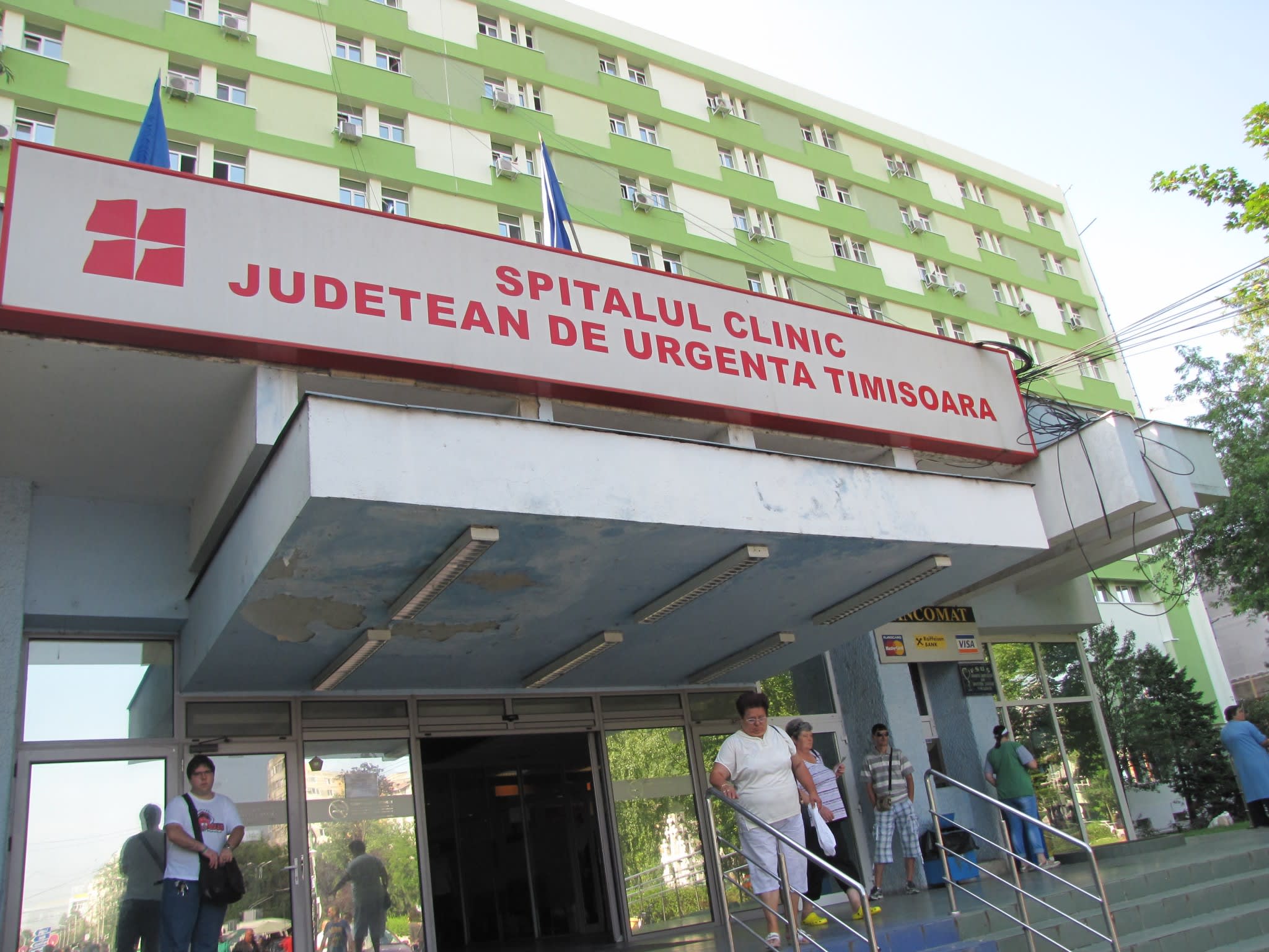 Angajați spital în timpul verificărilor sanitare Angajați spital în timpul verificărilor sanitare