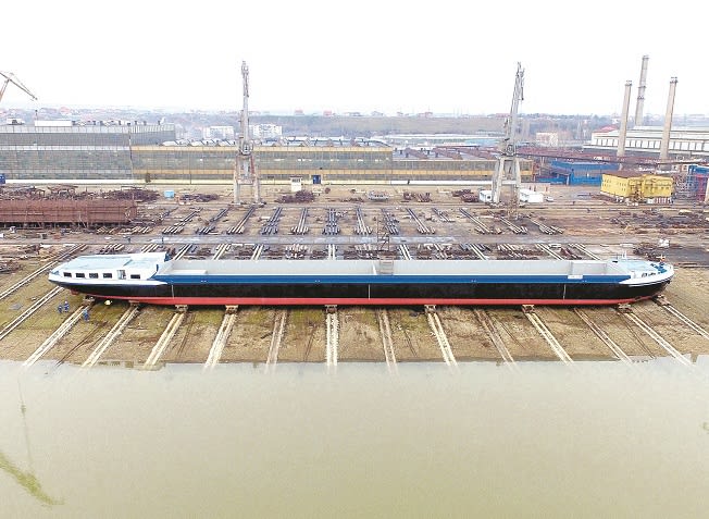 Șantier naval Drobeta Turnu-Severin construind nave fluviale Șantier naval Drobeta Turnu-Severin construind nave fluviale