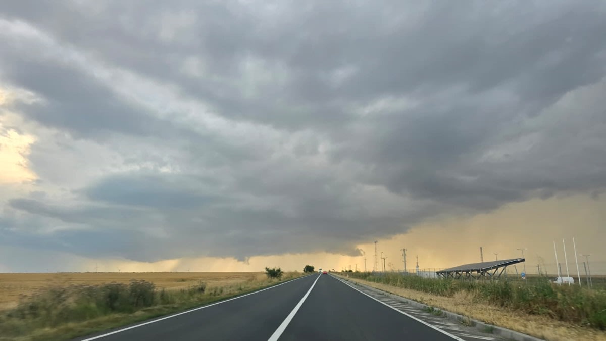 cer cu nori și ploaie în Dobrogea cer cu nori și ploaie în Dobrogea