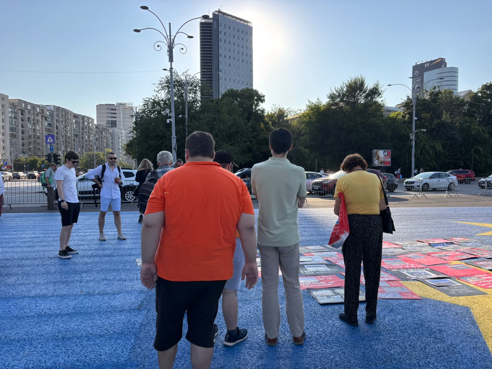 Protest în Piața Victoriei, București Protest în Piața Victoriei, București
