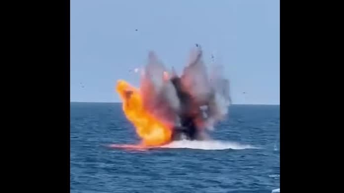 Scafandri EOD distrugând drone în Marea Neagră Scafandri EOD distrugând drone în Marea Neagră