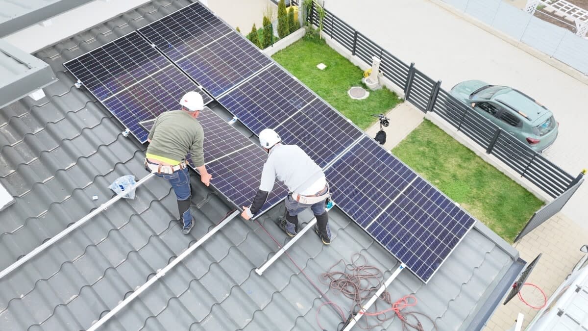 Panouri solare pe acoperișuri în Suceava Panouri solare pe acoperișuri în Suceava