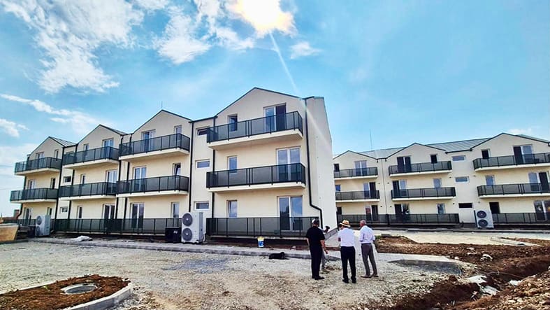 66 de familii din Caracal se mută în case moderne în această toamnă, în noul cartier NZEB