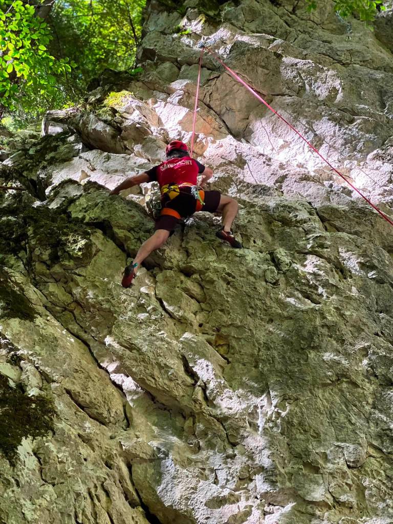 Salvamont Zărnești amenajează traseu de escaladă în Prăpăstiile Zărneștilor Salvamont Zărnești amenajează traseu de escaladă în Prăpăstiile Zărneștilor